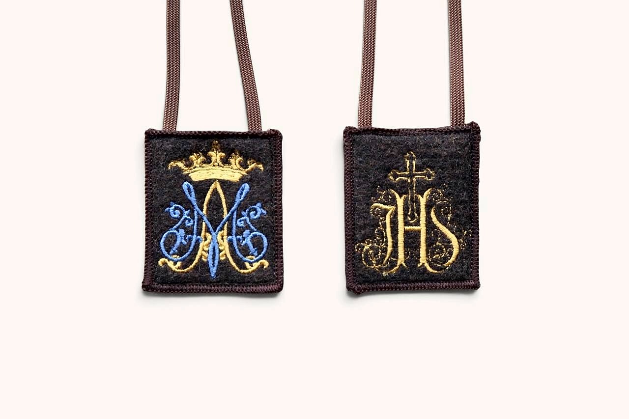 Brown Scapular of the Holy Names of Jesus and Mary – Ornate Marian Design