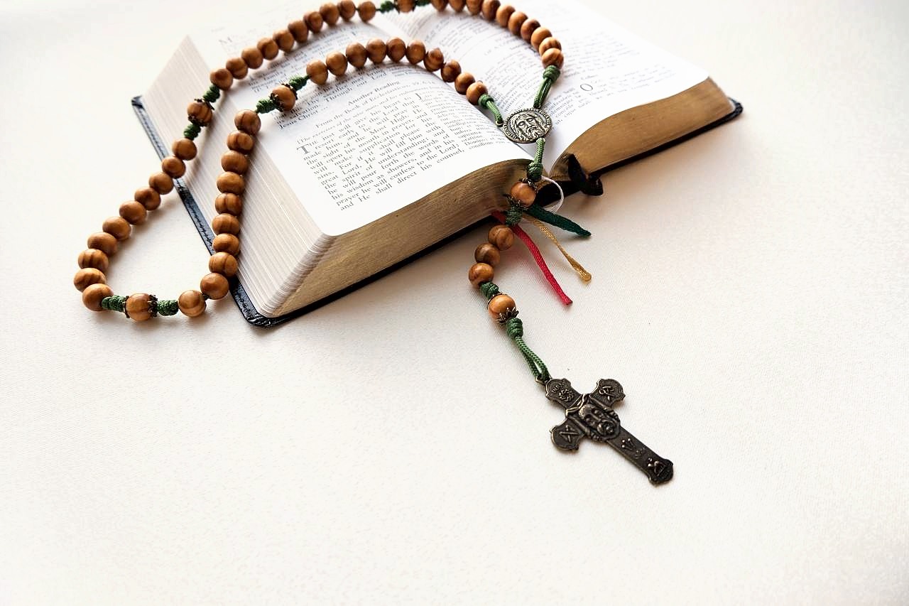 Holy Face of Jesus Olive Wood Rosary — image 1 of 8