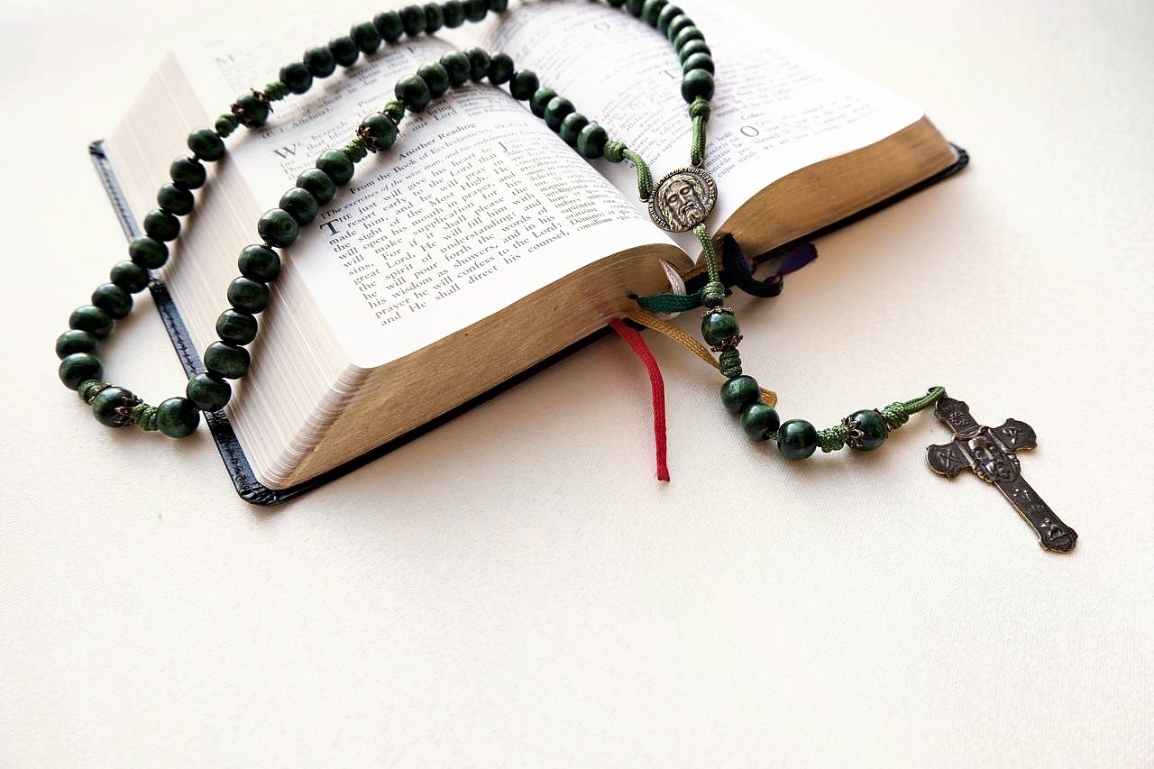Holy Face of Jesus Green Wooden Rosary — image 1 of 8